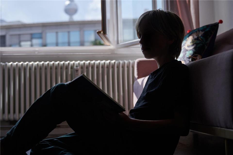 Papa, mir ist langweilig! Langeweile als Nähebedürfnis: Oft suchen Kinder bei Langeweile keine Beschäftigung, sondern Verbundenheit.Annette Riedl/dpa/dpa-tmn