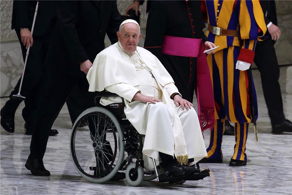 Papst Franziskus war seit einiger Zeit anzusehen, dass ihm die Gesundheit zunehmend zu schaffen macht. (Archivbild)Evandro Inetti/ZUMA Press Wire/dpa