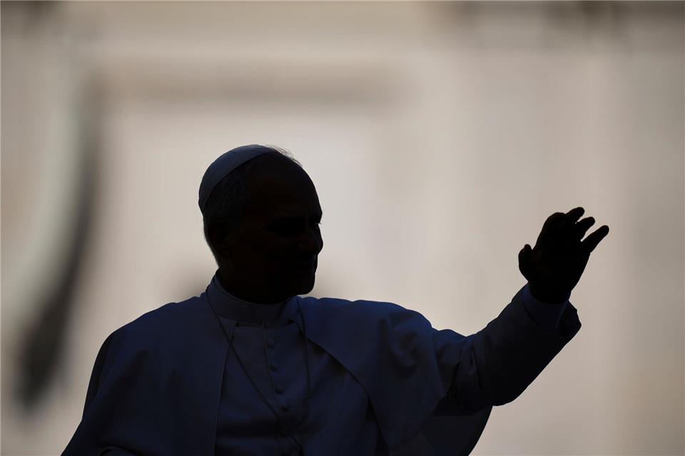Papst Leo XIV. auf dem Petersplatz.Alessandra Tarantino/AP/dpa