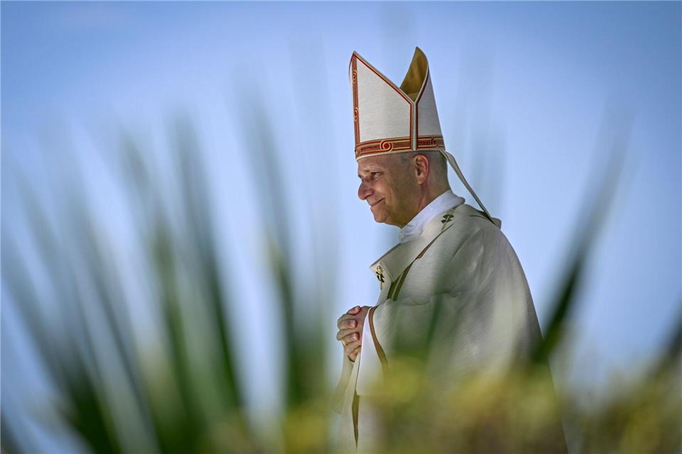 Papst Leo XIV. hält im Hafen von Santa Cruz de Tenerife auf den Kanarischen Inseln eine Heilige Messe.Vatican Media/IPA via ZUMA Press/dpa