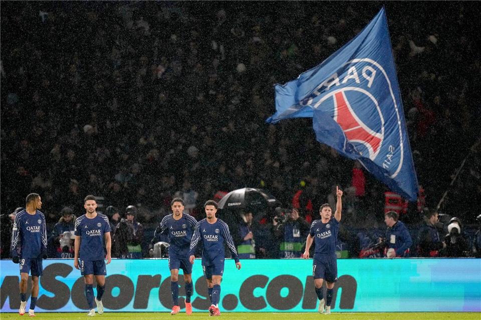 Paris Saint-Germain gastiert zum letzten Vorrundenspiel der Champions League beim VfB Stuttgart.Thibault Camus/AP/dpa