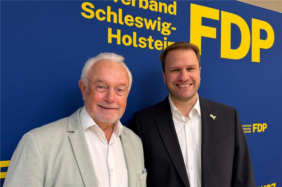 Parteichef Wolfgang Kubicki (links) und FDP-Landeschef Christopher Vogt blicken zuversichtlich auf die Landtagswahl im April.Fotoreport-DB/dpa