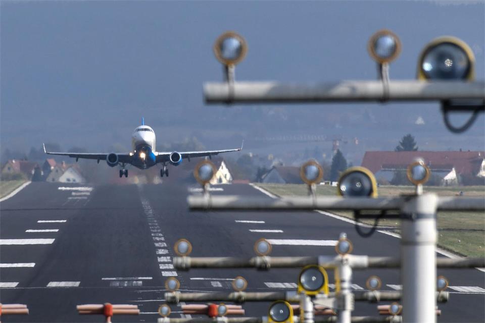 Passagiere am Bodensee können jetzt auch im Winter nach Palma fliegen. (Archivbild)picture alliance / dpa