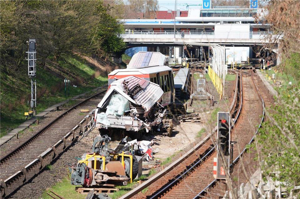 Passagiere waren zum Unfallzeitpunkt nicht im Zug.Marcus Brandt/dpa