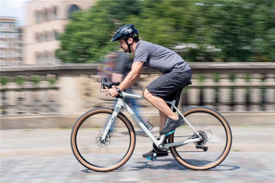 gravel oder fitnessbike Trek FX Sport 6 PEGASUS E-Bike E-City - batteryRemovabilityDe:Removable Farbe:silber reflectiv The Trek FX Sport