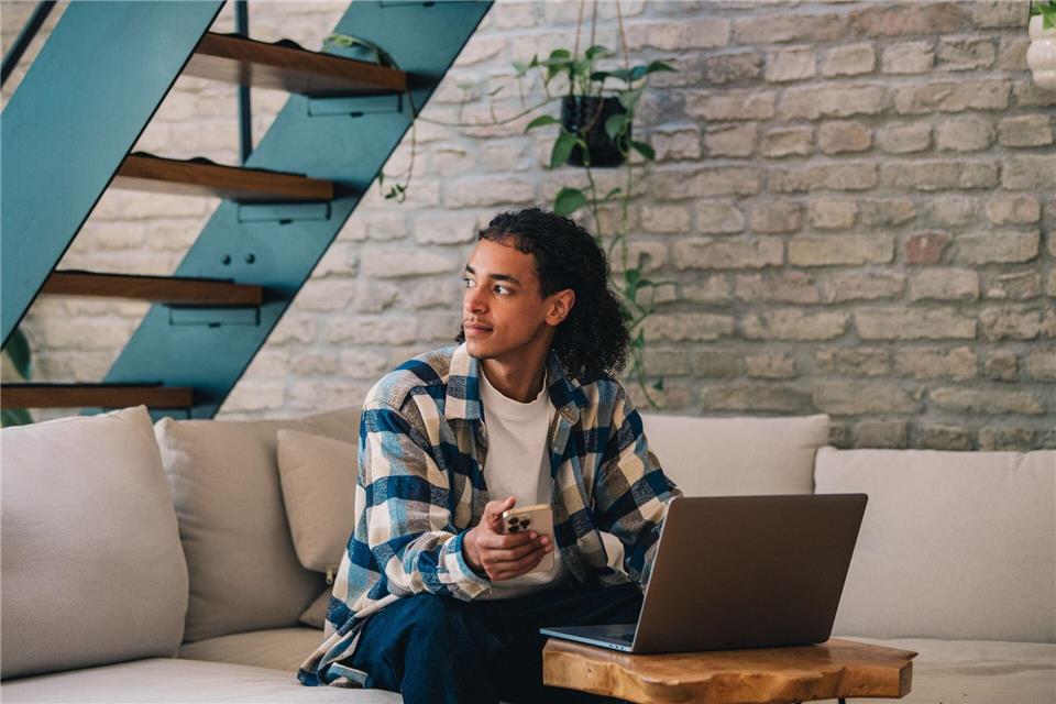 Passt die Einrichtungsidee zu meiner Wohnung und mir? KI kann bei der Beantwortung der Frage unterstützen. Doch wie Sie gerne wohnen wollen, das kann sie Ihnen nicht verraten.picture alliance / dpa-tmn