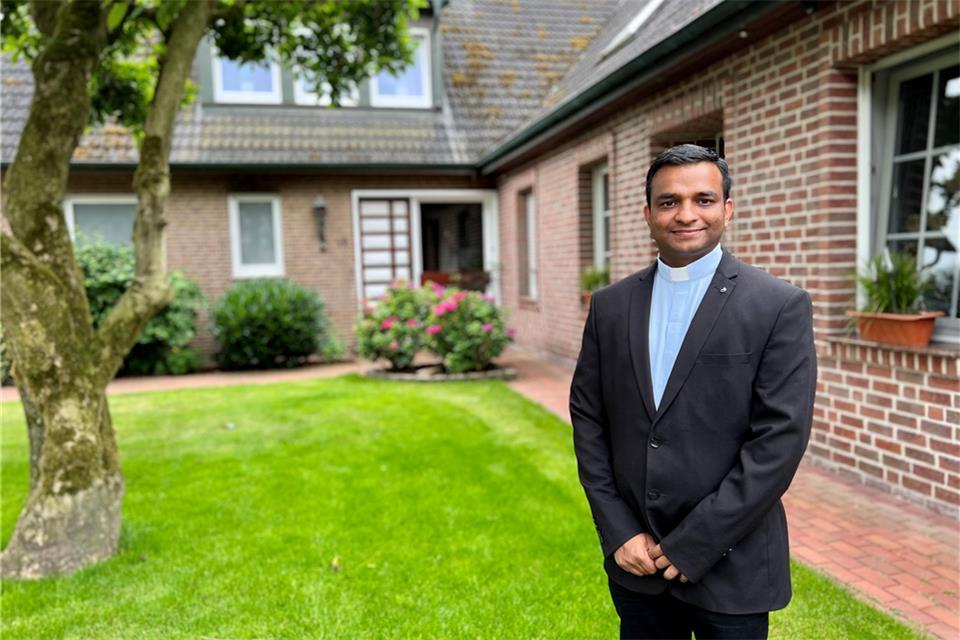 Pater Jobin Louise ist in Raesfeld angekommen.