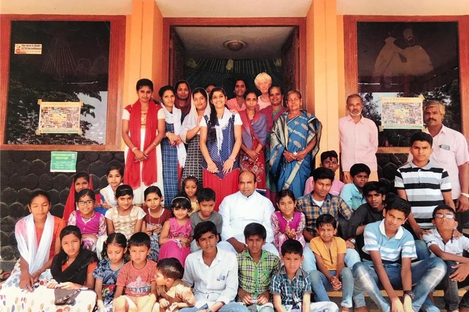 Pater Johnsun (Mitte) möchte das Hilfsprojekt in Indien fortsetzen.