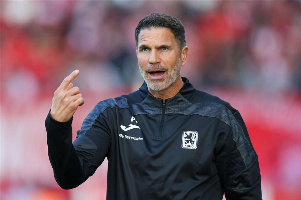 Patrick Glöckner und der TSV 1860 München empfangen den VfB Stuttgart II. (Archivbild)Christoph Reichwein/dpa