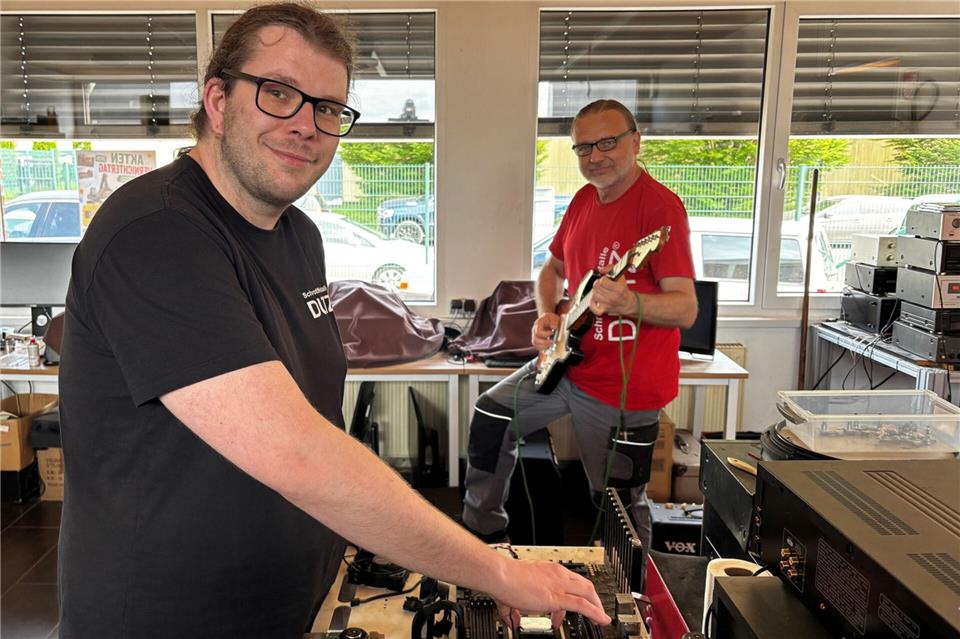 Patrick Kamps (vorne) wird den Pop-up-Store führen. Peter von Domaros leitet die „Re-Using“-Abteilung bei Dutz.