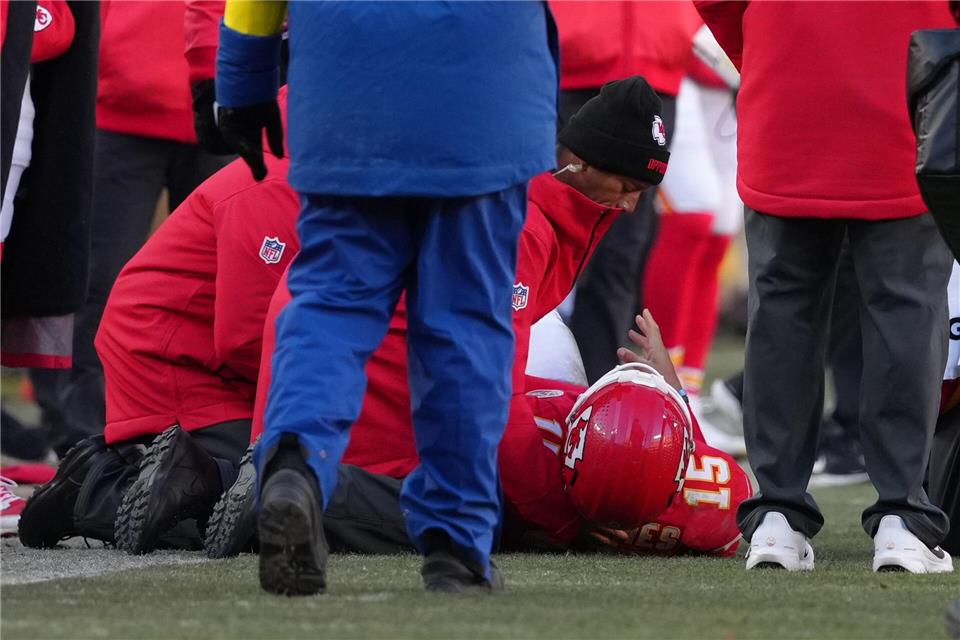 Patrick Mahomes verletzt sich in der Schlussphase.Ed Zurga/AP/dpa