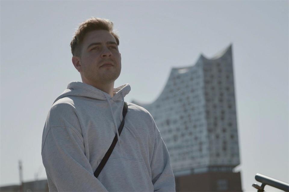 Paul Ninus Naujoks engagiert sich für sichere Orte für Transpersonen.Björn Lindenblatt/ZDF/dpa