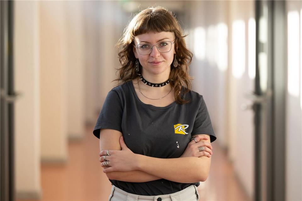 Paulina Ließner ist im zweiten Lehrjahr der Ausbildung zur Malerin und Lackiererin in einem Dresdner Betrieb.Sebastian Kahnert/dpa