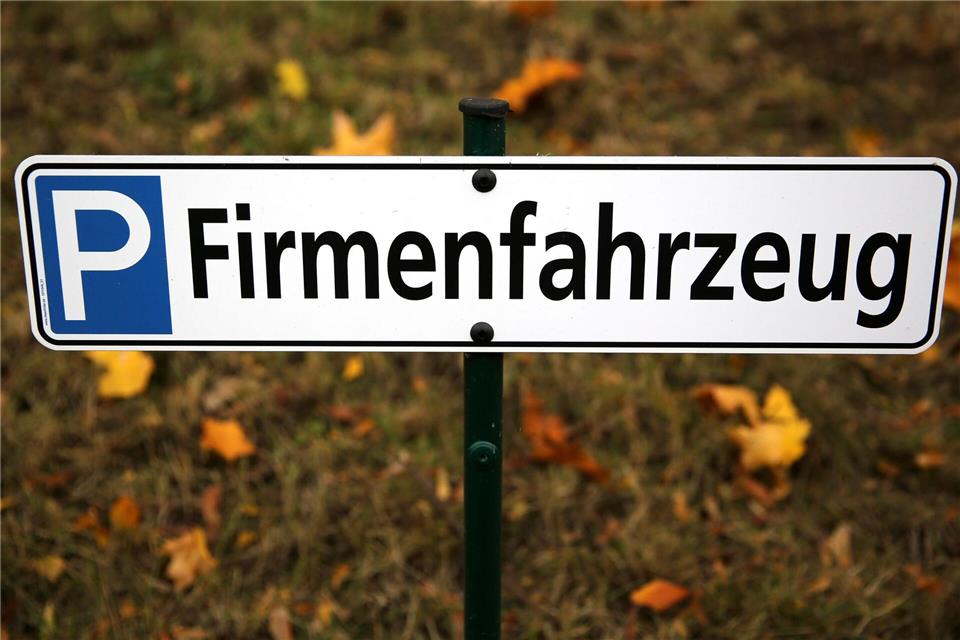 Pauschal- oder Fahrtenbuchmethode? Wer seinen Dienstwagen auch privat nutzt, muss sich für eine der beiden Besteuerungsarten für den geldwerten Vorteil entscheiden.Jan Woitas/dpa/dpa-tmn