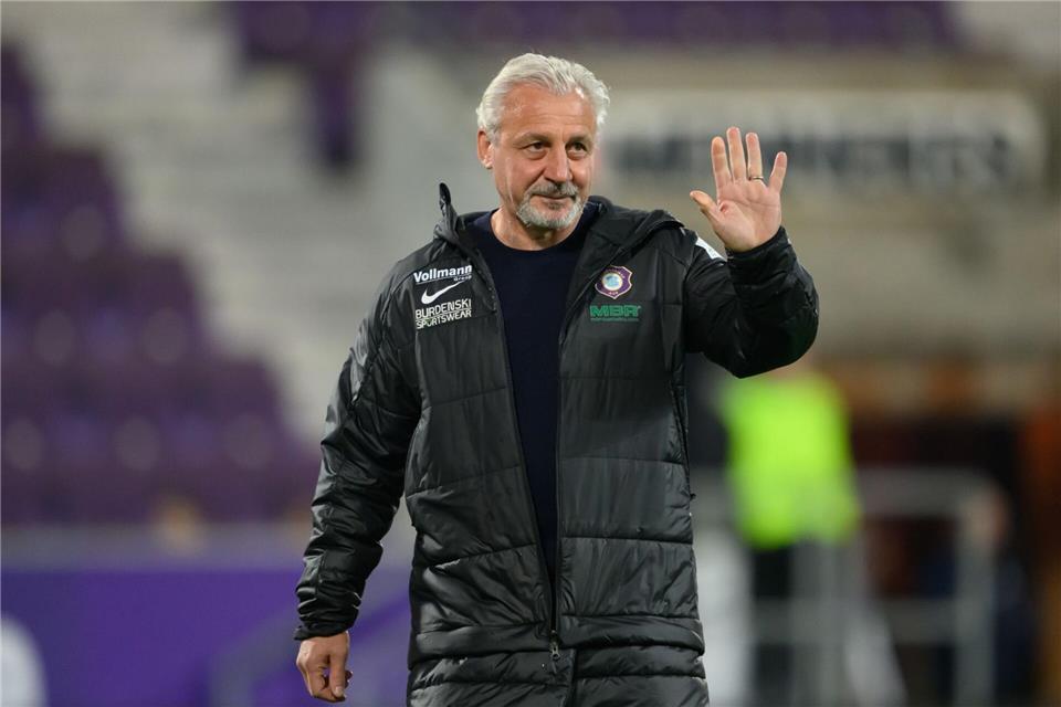 Pavel Dotchev konnte mit dem SSV Ulm drei Punkte bei seinem früheren Verein Erzgebirge Aue entführen. (Archivbild)Robert Michael/dpa