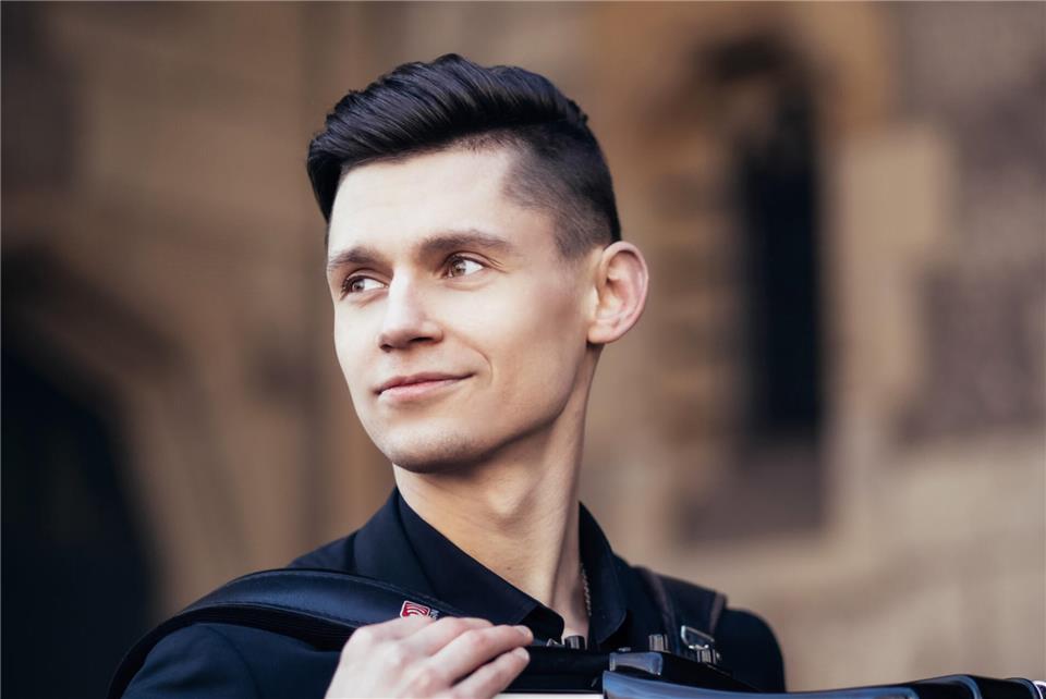 Pavel Efremov wurde 1994 in Chișinău, der Hauptstadt der Republik Moldau, geboren.