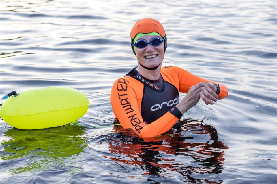 Pavla Petrová startet ihr 5-See-Schwimmen.Frank Hammerschmidt/dpa