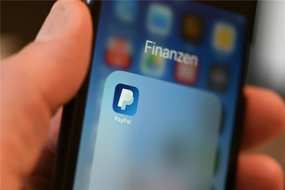 Paypal-Kunden sind ein beliebtes Ziel von Betrügern. Jetzt bloß nicht verunsichern lassen von gefälschten Mails, die angeblich von Paypal kommen.picture alliance/dpa