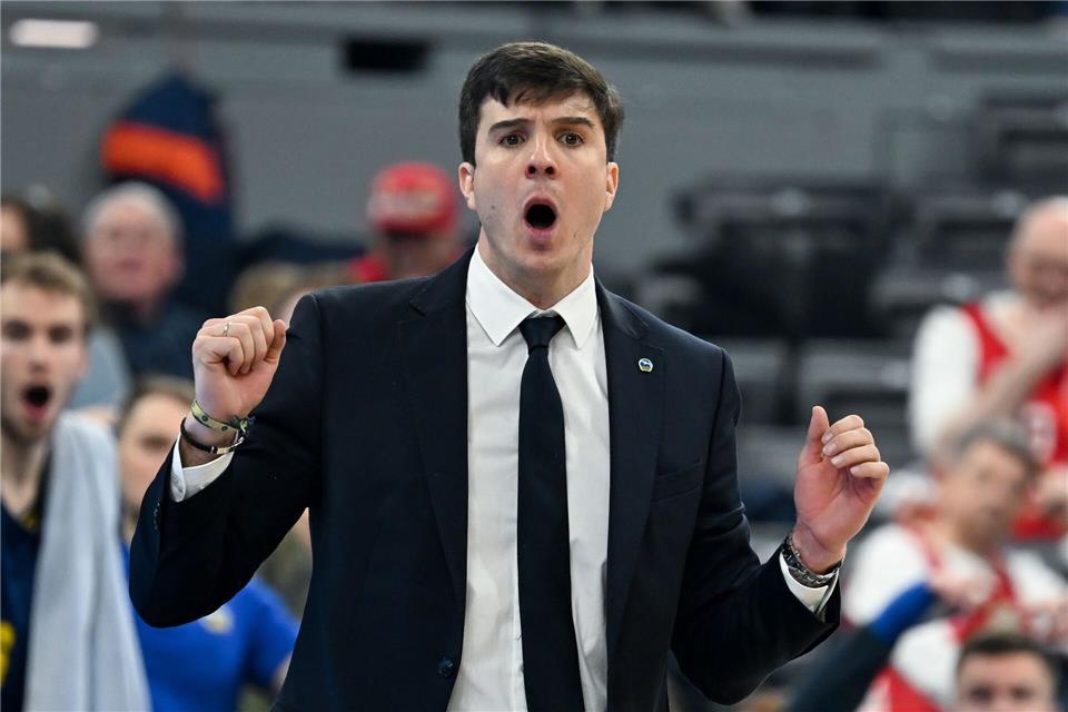 Pedro Calles darf von seinem ersten Titel als Alba-Trainer träumenSven Hoppe/dpa