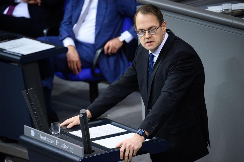 Pellmann wettert gegen Trump.Bernd von Jutrczenka/dpa