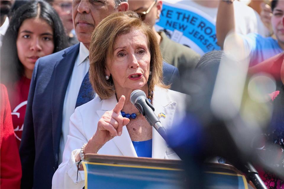 Pelosi wird sich nicht erneut zur Wahl stellen. (Archivbild)Jacquelyn Martin/AP/dpa