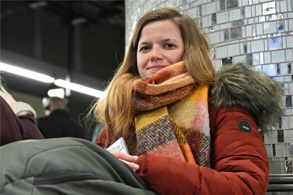 Pendlerin Nicole Hutter fährt regelmäßig mit der S-Bahn zur Arbeit.Michael Brandt/dpa