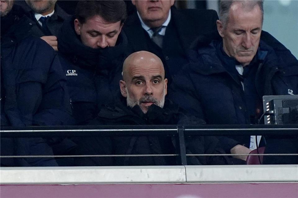 Pep Guardiola musste wegen seiner Sperre von der Tribüne zuschauen.Bradley Collyer/PA Wire/dpa