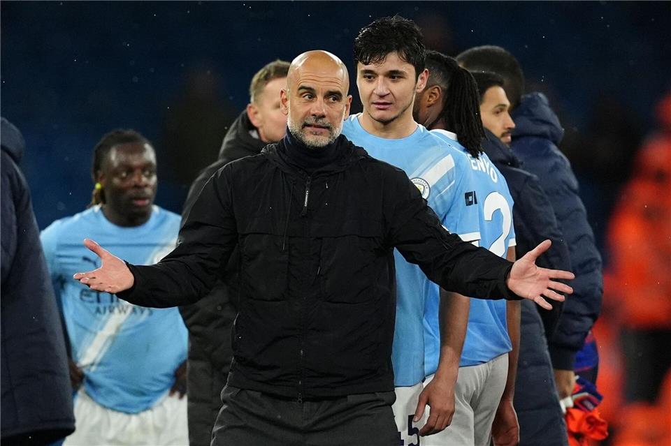 Pep Guardiola soll seine Spieler bereits über seinen Rücktritt informiert haben. (Archivbild)Martin Rickett/PA Wire/dpa