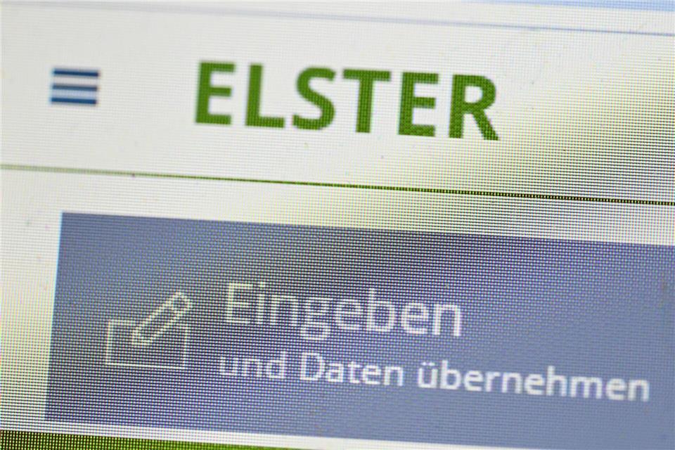 Per App und einem Klick die nervige Steuererklärung erledigen? Klingt verführerisch - genau das kann aber auch ein Problem werden. (Symbolbild)Bernd Weißbrod/dpa