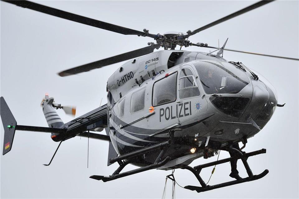 Per Hubschrauber suchten Polizisten 2024 unter anderem nach einer vermissten Säuglingsmutter, aber auch nach flüchtigen Tätern - etwa nach einem Überfall im Weimarer Land. (Archivbild)Martin Schutt/dpa-Zentralbild/dpa