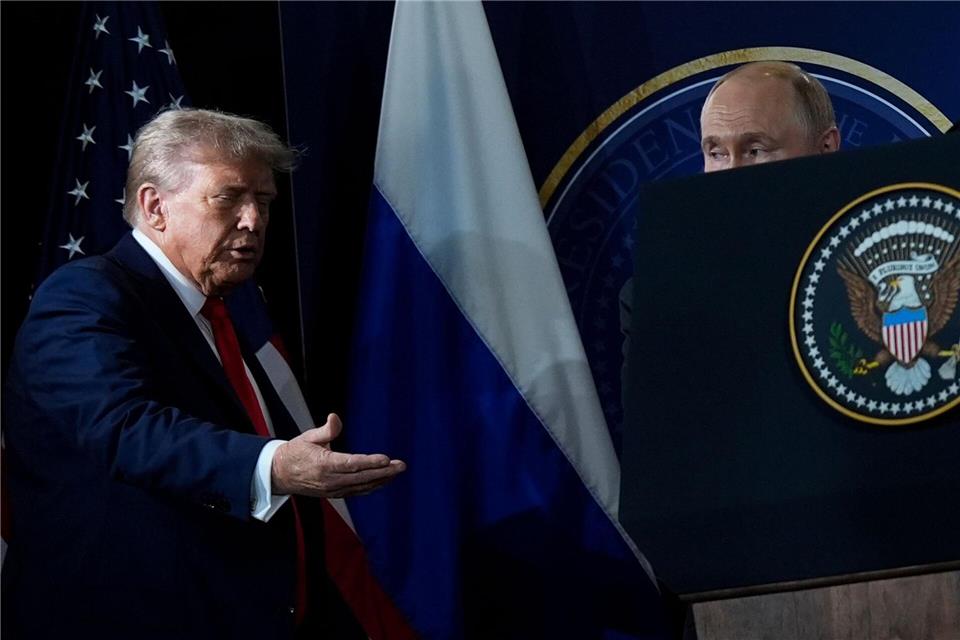 Persönlich begegneten sich Trump und Putin zuletzt in Alaska. (Archivbild)Julia Demaree Nikhinson/AP/dpa
