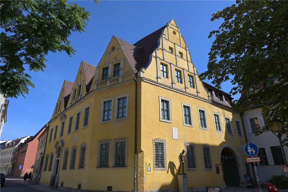 Persönliche Briefe des Hallensers Otto Herrmann aus einem KZ-Außenlager sind nun im Stadtmuseum Halle zu sehen. (Archivbild) Heiko Rebsch/dpa