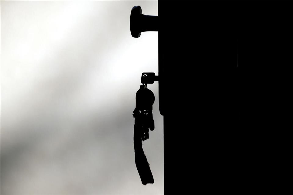 Persönliche Daten sollten nicht an Fremde gegeben werden, raten die Behörden. (Symbolbild)Ralf Hirschberger/dpa