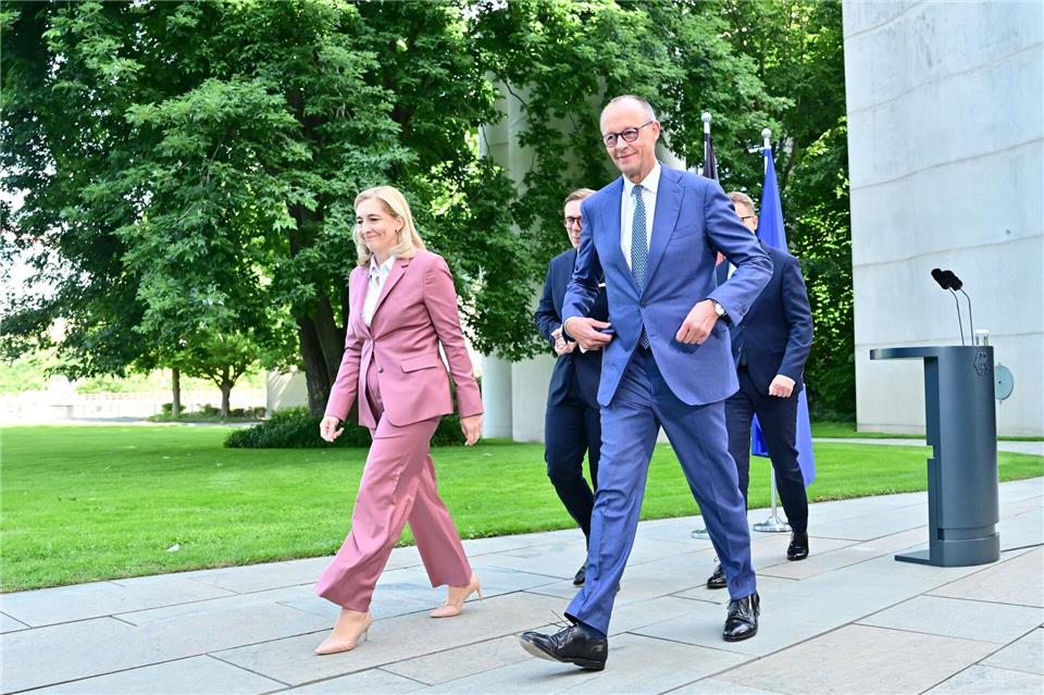Personelle Veränderungen in Regierung und CDU - Merz kommt mit Warken, Linnemann und Amthor zur PKSebastian Gollnow/dpa