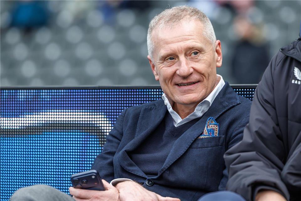 Peter Görlich gibt Trainer Stefan Leitl und Sportdirektor Benjamin Weber eine Jobgarantie. (Archivbild)Andreas Gora/dpa