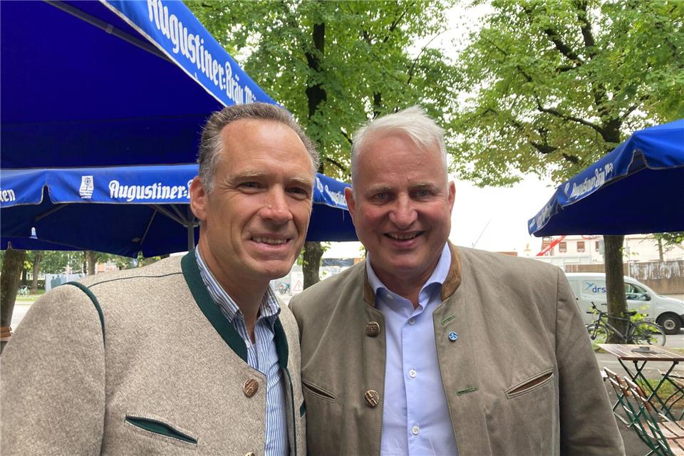 Peter Inselkammer (l) und Christian Schottenhamel (r) sind Wirtesprecher. (Archivbild)Sabine Dobel/dpa