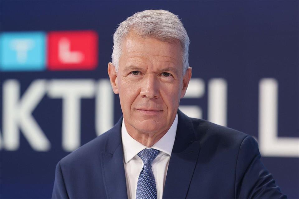 Peter Kloeppel moderierte zwischen 1992 und 2024 „RTL Aktuell“ und gehörte zu den populärsten Nachrichtenmännern im deutschen Fernsehen. (Archivbild)Oliver Berg/dpa