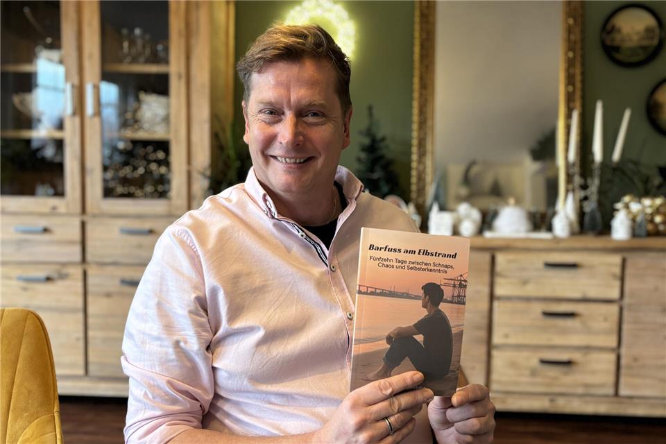 Peter Nissen-Hahn möchte mit seinem Buch „Barfuß am Elbstrand“ mehr Sichtbarkeit für Homosexualität auf dem Land schaffen.