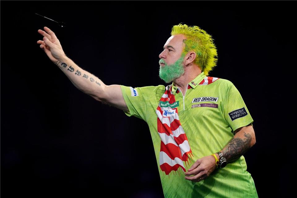 Peter Wright als Weihnachtsgrinch. (Archivbild)John Walton/PA Wire/dpa