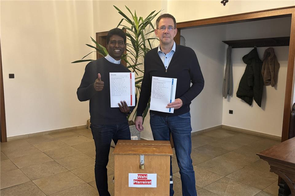 Erstmals Onlinewahl der Kirchengremien in Heiden möglich Pfarrer Ravi Chatta (links) und Thomas Vestrick freuen sich auf die Kirchenvorstands- und Pfarreiratswahl.