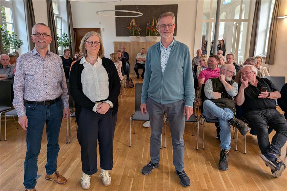 Pfarrversammlung in Gemen. Peter Sonntag (r.), Christoph Jäkel und Christa Wördemann-Czyperek vom Leitungsteam begleiteten die Besucher durch die Pfarrversammlung.