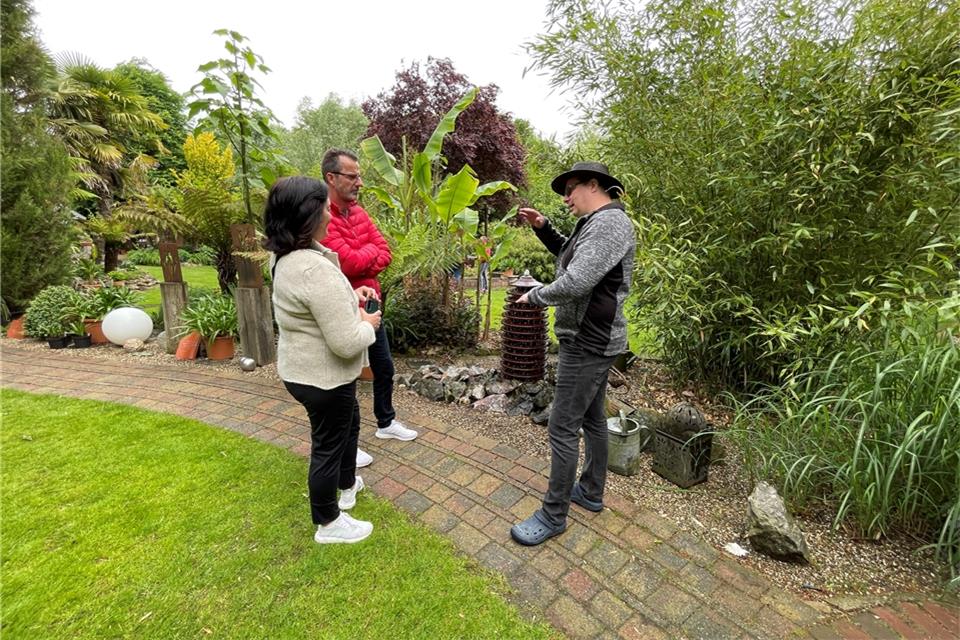 Pflanzenfreunde besichtigten den Garten Seggewiß.
