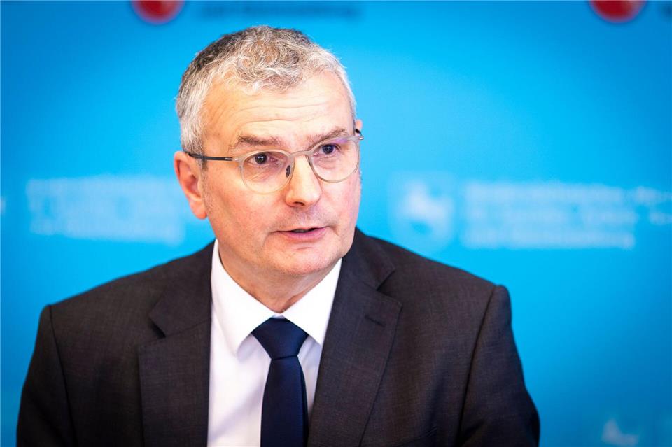 Pflege ist längst wieder ein Armutsrisiko, sagte Hans-Joachim Lenke, Vorstandssprecher der Diakonie Niedersachsen. (Archivbild)Moritz Frankenberg/dpa