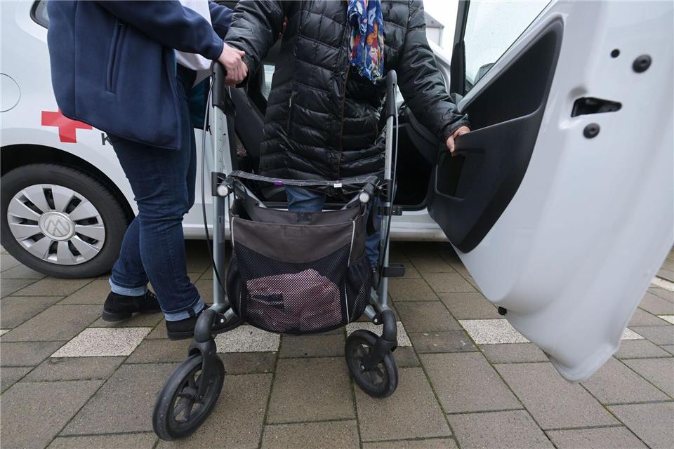 Pflegefachpersonen sind Allrounder und Spezialisten zugleich, die Menschen in allen Lebensphasen professionell begleiten.picture alliance/dpa