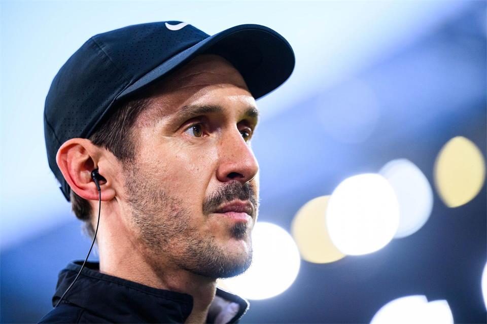 Pflichtspiel-Auftakt in Schottland: SC-Coach Julian Schuster will die Conference-League-Quali überstehen. (Archivbild)Tom Weller/dpa