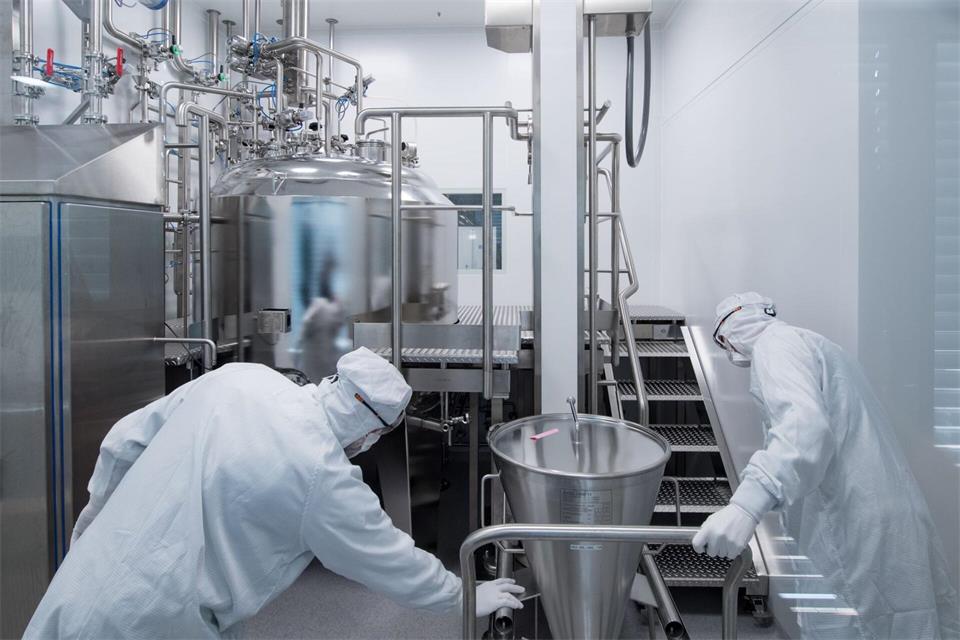 Pharmaproduktion: Der Handelsstreit mit Trump belastet Arzneihersteller. (Symbolbild)Hendrik Schmidt/dpa-Zentralbild/dpa