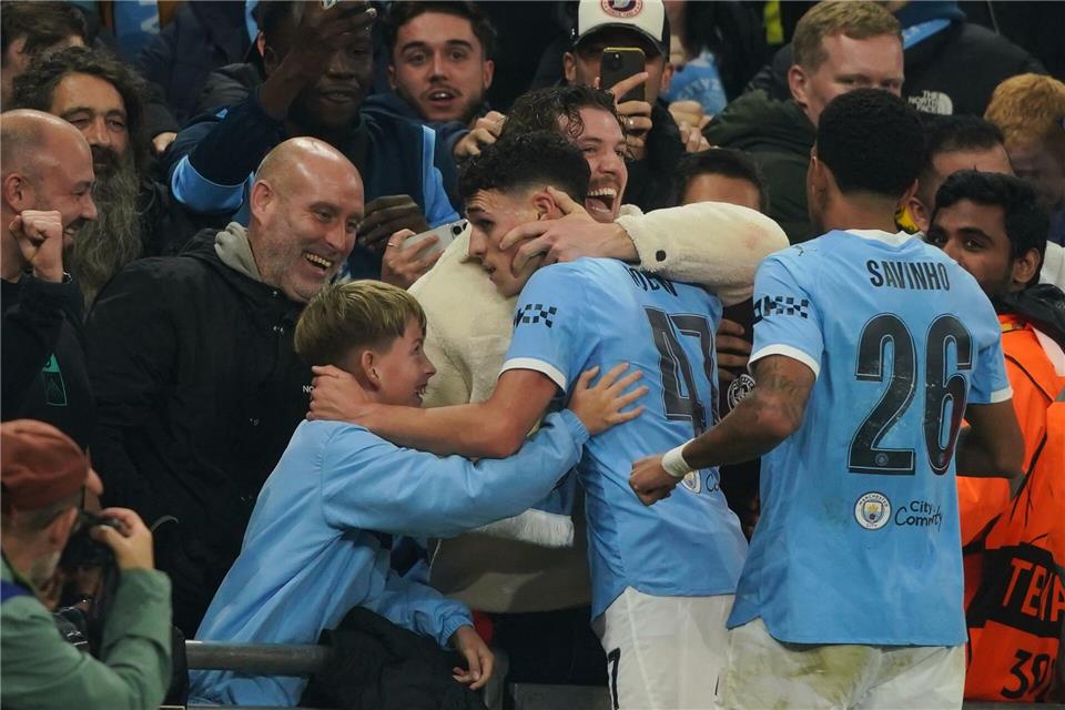 Phil Foden (M) schoss an diesem Abend besonders präzise.Ian Hodgson/AP/dpa