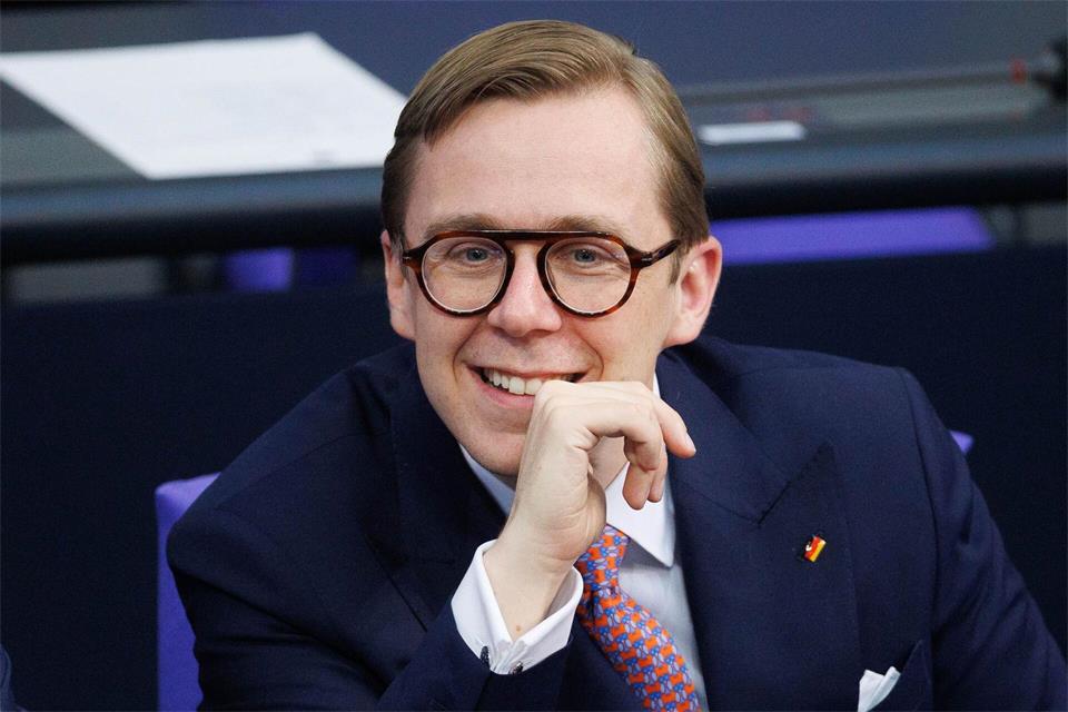 Philipp Amthor ist seit Ende Juli Staatsminister für Bund-Länder-Zusammenarbeit im Bundeskanzleramt. (Archivbild)Carsten Koall/dpa