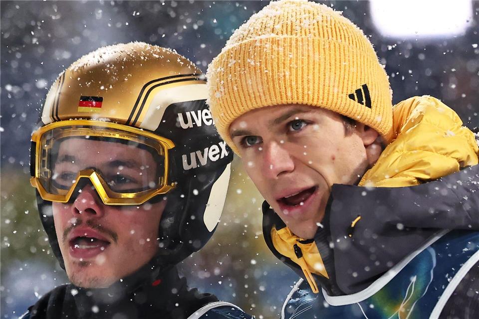 Philipp Raimund (l) und Andreas Wellinger verpassten eine Medaille knapp.Daniel Karmann/dpa