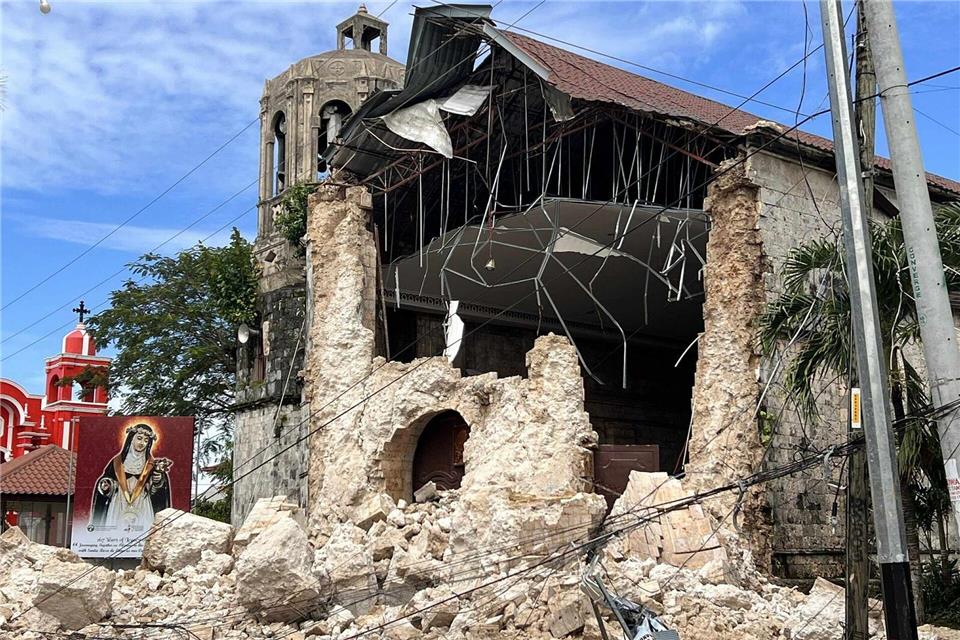 Philippinen: Erdbeben hinterlässt deutliche Schäden an den Gebäuden.Uncredited/AP/dpa